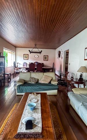 Casa à venda com 336m², 4 quartos e 7 vagasSala