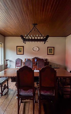 Casa à venda com 336m², 4 quartos e 7 vagasSala