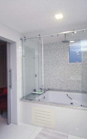 Apartamento à venda com 228m², 2 quartos e 4 vagasBanheiro da Suíte Master