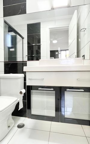 Apartamento à venda com 90m², 3 quartos e 2 vagas Apartamento à venda com 90m², 3 quartos e 2 vagasBanheiro da Suíte