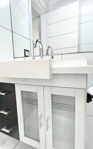 Apartamento à venda com 90m², 3 quartos e 2 vagas Apartamento à venda com 90m², 3 quartos e 2 vagasBanheiro