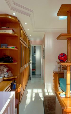 Casa de condomínio à venda com 450m², 3 quartos e 6 vagas Casa de condomínio à venda com 450m², 3 quartos e 6 vagasSuíte 1