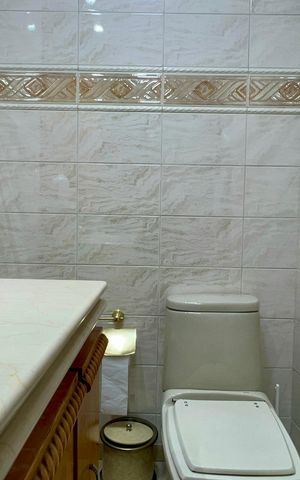 Casa de condomínio à venda com 450m², 3 quartos e 6 vagas Casa de condomínio à venda com 450m², 3 quartos e 6 vagasBanheiro da Suíte 1