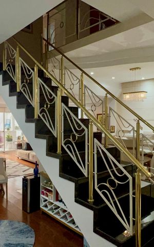 Casa de condomínio à venda com 450m², 3 quartos e 6 vagas Casa de condomínio à venda com 450m², 3 quartos e 6 vagasSala