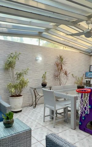 Casa de condomínio à venda com 450m², 3 quartos e 6 vagas Casa de condomínio à venda com 450m², 3 quartos e 6 vagasÁrea comum
