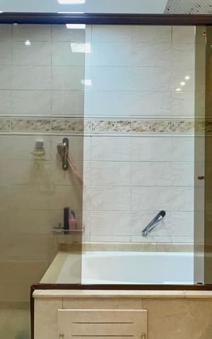 Casa de condomínio à venda com 450m², 3 quartos e 6 vagas Casa de condomínio à venda com 450m², 3 quartos e 6 vagasBanheiro da Suíte 3