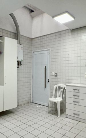 Casa de condomínio à venda com 450m², 3 quartos e 6 vagas Casa de condomínio à venda com 450m², 3 quartos e 6 vagasÁrea de Serviço