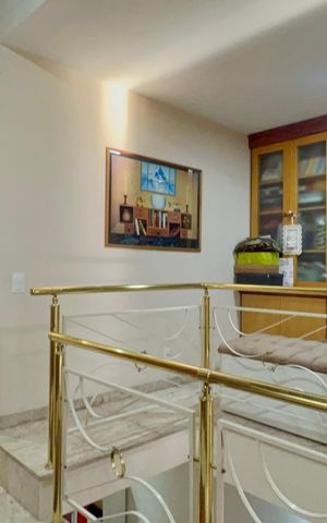 Casa de condomínio à venda com 450m², 3 quartos e 6 vagas Casa de condomínio à venda com 450m², 3 quartos e 6 vagasEscritório