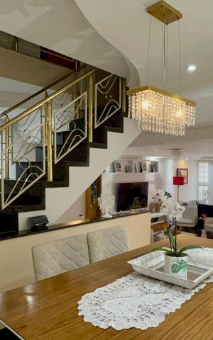 Casa de condomínio à venda com 450m², 3 quartos e 6 vagas Casa de condomínio à venda com 450m², 3 quartos e 6 vagasSala de Jantar