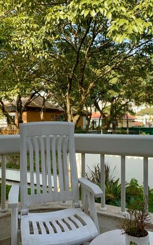 Casa de condomínio à venda com 450m², 3 quartos e 6 vagas Casa de condomínio à venda com 450m², 3 quartos e 6 vagasVaranda da Suite 3