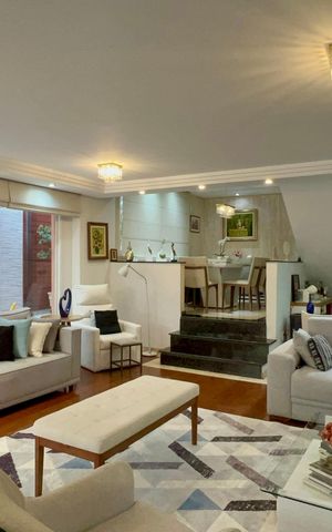 Casa de condomínio à venda com 450m², 3 quartos e 6 vagas Casa de condomínio à venda com 450m², 3 quartos e 6 vagasSala