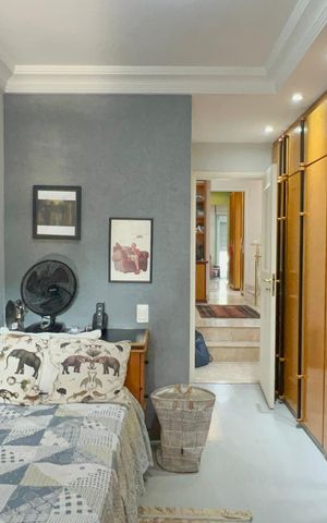 Casa de condomínio à venda com 450m², 3 quartos e 6 vagas Casa de condomínio à venda com 450m², 3 quartos e 6 vagasSuíte 2