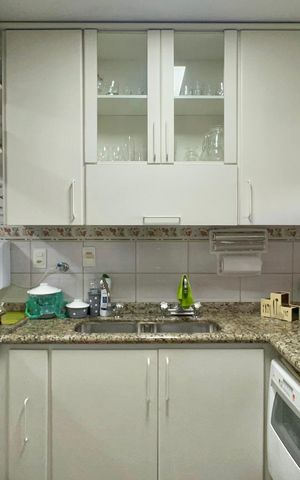 Casa de condomínio à venda com 450m², 3 quartos e 6 vagas Casa de condomínio à venda com 450m², 3 quartos e 6 vagasCozinha - Armários