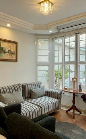 Casa de condomínio à venda com 450m², 3 quartos e 6 vagas Casa de condomínio à venda com 450m², 3 quartos e 6 vagasSala