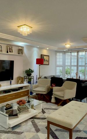 Casa de condomínio à venda com 450m², 3 quartos e 6 vagas Casa de condomínio à venda com 450m², 3 quartos e 6 vagasSala
