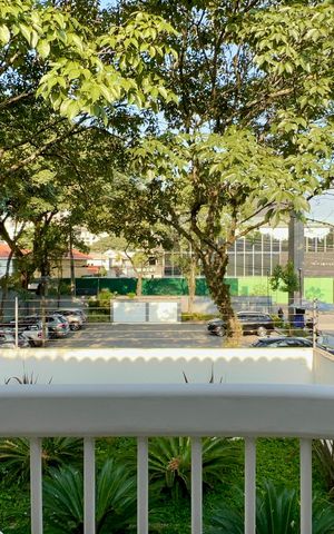 Casa de condomínio à venda com 450m², 3 quartos e 6 vagas Casa de condomínio à venda com 450m², 3 quartos e 6 vagasVaranda da Suite 3