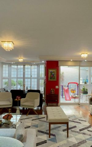 Casa de condomínio à venda com 450m², 3 quartos e 6 vagas Casa de condomínio à venda com 450m², 3 quartos e 6 vagasSala