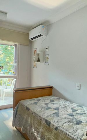 Casa de condomínio à venda com 450m², 3 quartos e 6 vagas Casa de condomínio à venda com 450m², 3 quartos e 6 vagasSuíte 2