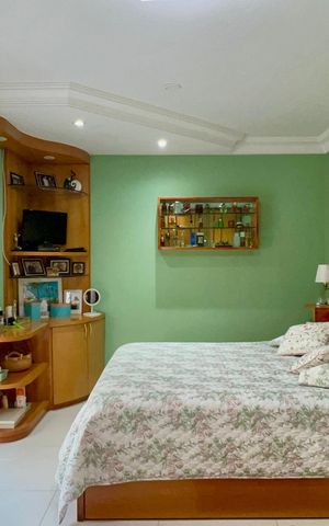 Casa de condomínio à venda com 450m², 3 quartos e 6 vagas Casa de condomínio à venda com 450m², 3 quartos e 6 vagasSuíte 3