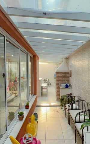 Casa de condomínio à venda com 450m², 3 quartos e 6 vagas Casa de condomínio à venda com 450m², 3 quartos e 6 vagasCorredor