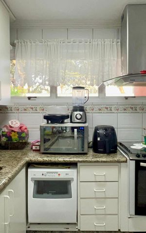 Casa de condomínio à venda com 450m², 3 quartos e 6 vagas Casa de condomínio à venda com 450m², 3 quartos e 6 vagasCozinha