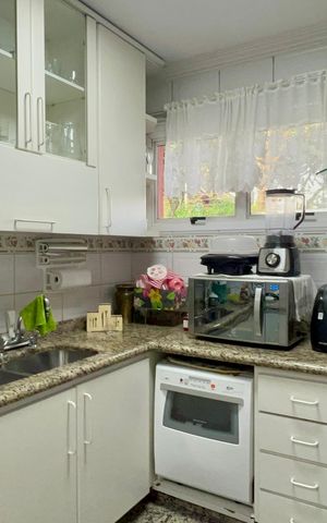 Casa de condomínio à venda com 450m², 3 quartos e 6 vagas Casa de condomínio à venda com 450m², 3 quartos e 6 vagasCozinha