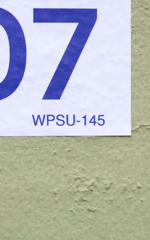 Apartamento para alugar com 80m², 2 quartos e 1 vagaPlaca instalada na fachada do condomínio - Código da placa: WPSU-145 