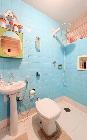 Casa à venda com 300m², 4 quartos e 6 vagasBanheiro Social 2