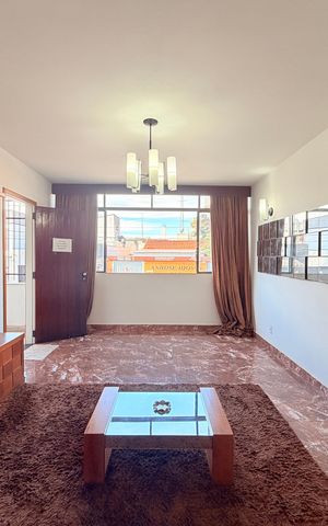 Casa à venda com 300m², 4 quartos e 6 vagasSala