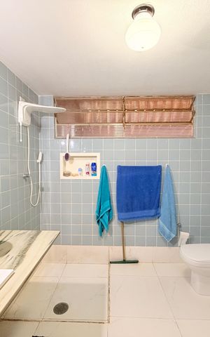 Casa à venda com 300m², 4 quartos e 6 vagasBanheiro Social