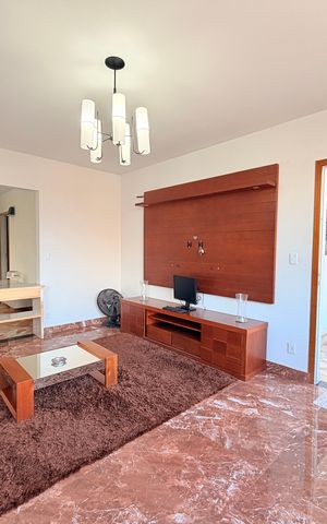Casa à venda com 300m², 4 quartos e 6 vagasSala