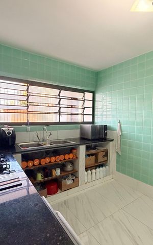 Casa à venda com 300m², 4 quartos e 6 vagasCozinha