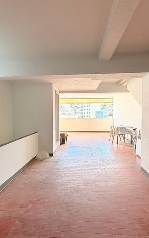 Casa à venda com 300m², 4 quartos e 6 vagasGaragem com área de Serviço 2 e varanda