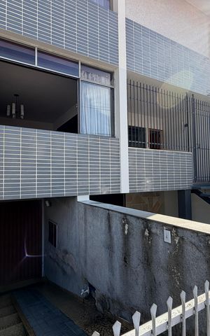 Casa à venda com 300m², 4 quartos e 6 vagasFachada