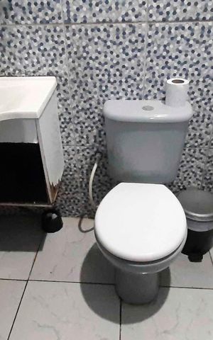 Casa à venda com 60m², 4 quartos e sem vaga Casa à venda com 60m², 4 quartos e sem vagaCasa 2 - Banheiro