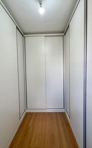 Apartamento à venda com 230m², 4 quartos e 3 vagas Apartamento à venda com 230m², 4 quartos e 3 vagasCloset