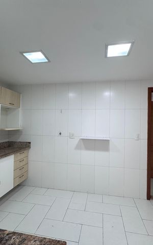 Apartamento à venda com 82m², 3 quartos e 2 vagas Apartamento à venda com 82m², 3 quartos e 2 vagasCozinha e Área de Serviço