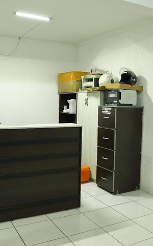 Casa à venda com 240m², 3 quartos e 2 vagasSala