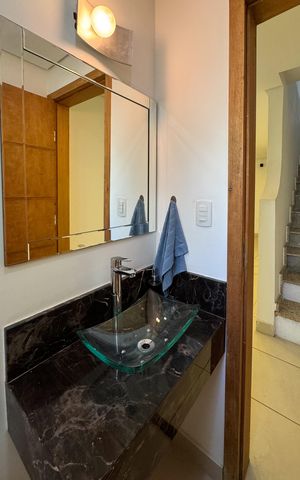 Casa à venda com 284m², 2 quartos e 2 vagas Casa à venda com 284m², 2 quartos e 2 vagasLavabo 1