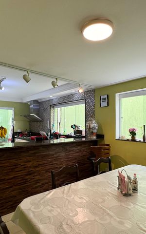 Casa à venda com 284m², 2 quartos e 2 vagas Casa à venda com 284m², 2 quartos e 2 vagasSala de Jantar