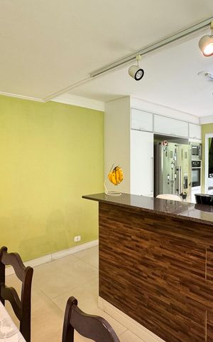 Casa à venda com 284m², 2 quartos e 2 vagas Casa à venda com 284m², 2 quartos e 2 vagasSala de Jantar