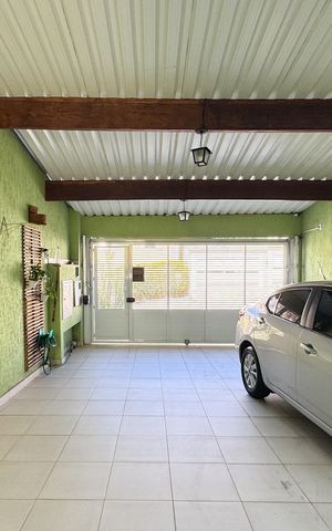 Casa à venda com 284m², 2 quartos e 2 vagas Casa à venda com 284m², 2 quartos e 2 vagasGaragem