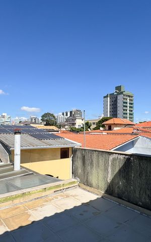 Casa à venda com 284m², 2 quartos e 2 vagas Casa à venda com 284m², 2 quartos e 2 vagasVaranda
