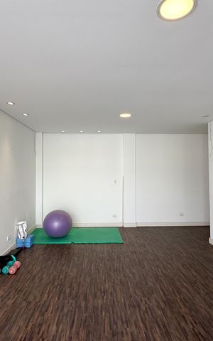 Casa à venda com 284m², 2 quartos e 2 vagas Casa à venda com 284m², 2 quartos e 2 vagasSalão