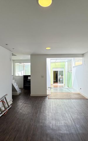 Casa à venda com 284m², 2 quartos e 2 vagas Casa à venda com 284m², 2 quartos e 2 vagasSalão