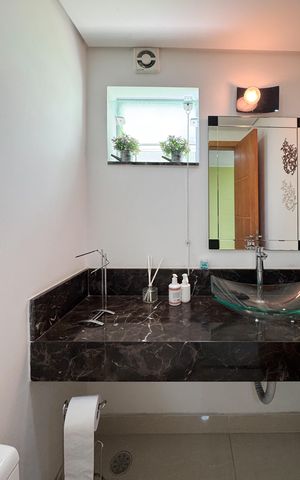 Casa à venda com 284m², 2 quartos e 2 vagas Casa à venda com 284m², 2 quartos e 2 vagasLavabo 2