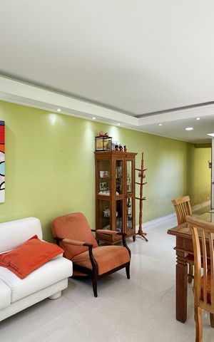 Casa à venda com 284m², 2 quartos e 2 vagas Casa à venda com 284m², 2 quartos e 2 vagasSala