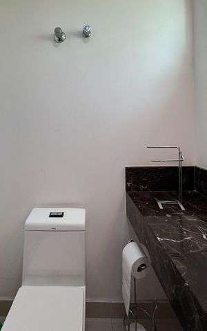 Casa à venda com 284m², 2 quartos e 2 vagas Casa à venda com 284m², 2 quartos e 2 vagasLavabo 2