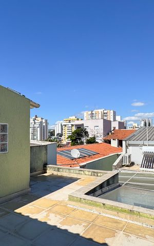 Casa à venda com 284m², 2 quartos e 2 vagas Casa à venda com 284m², 2 quartos e 2 vagasVaranda