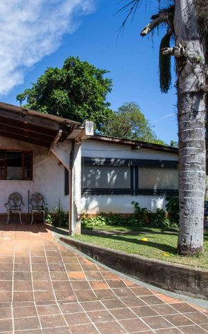 Casa à venda com 660m², 5 quartos e 8 vagasQuintal